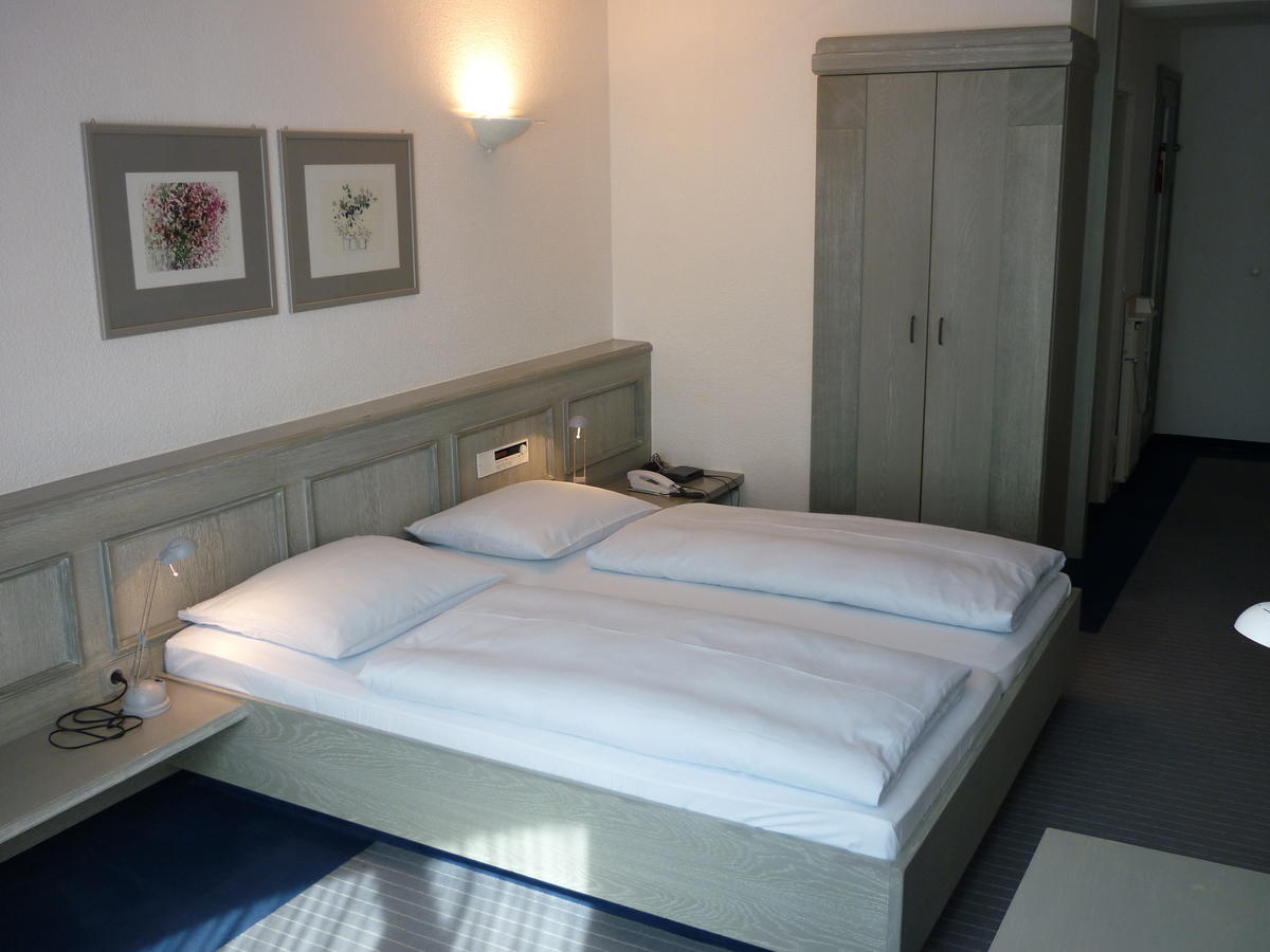 Avenue Hotel